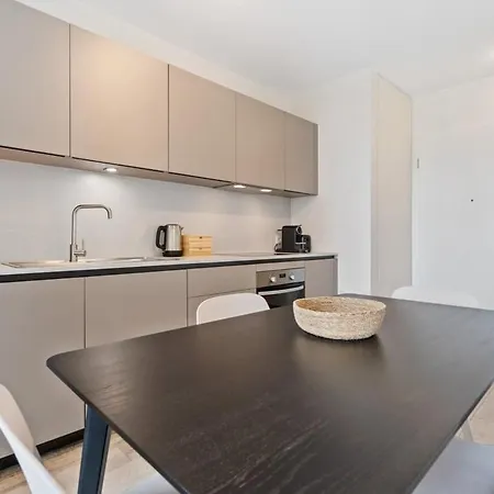 Apartment Modern Studio With Balcony In *