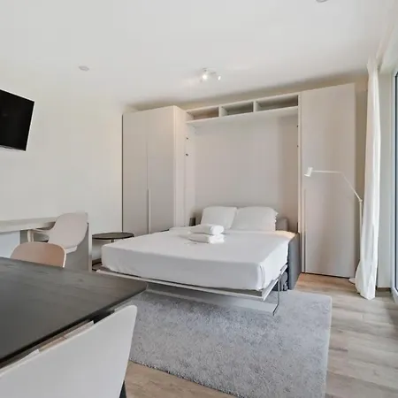 Apartment Modern Studio With Balcony In