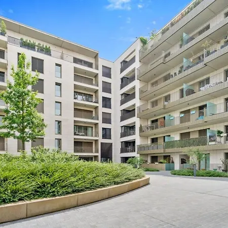 Apartment Modern Studio With Balcony In